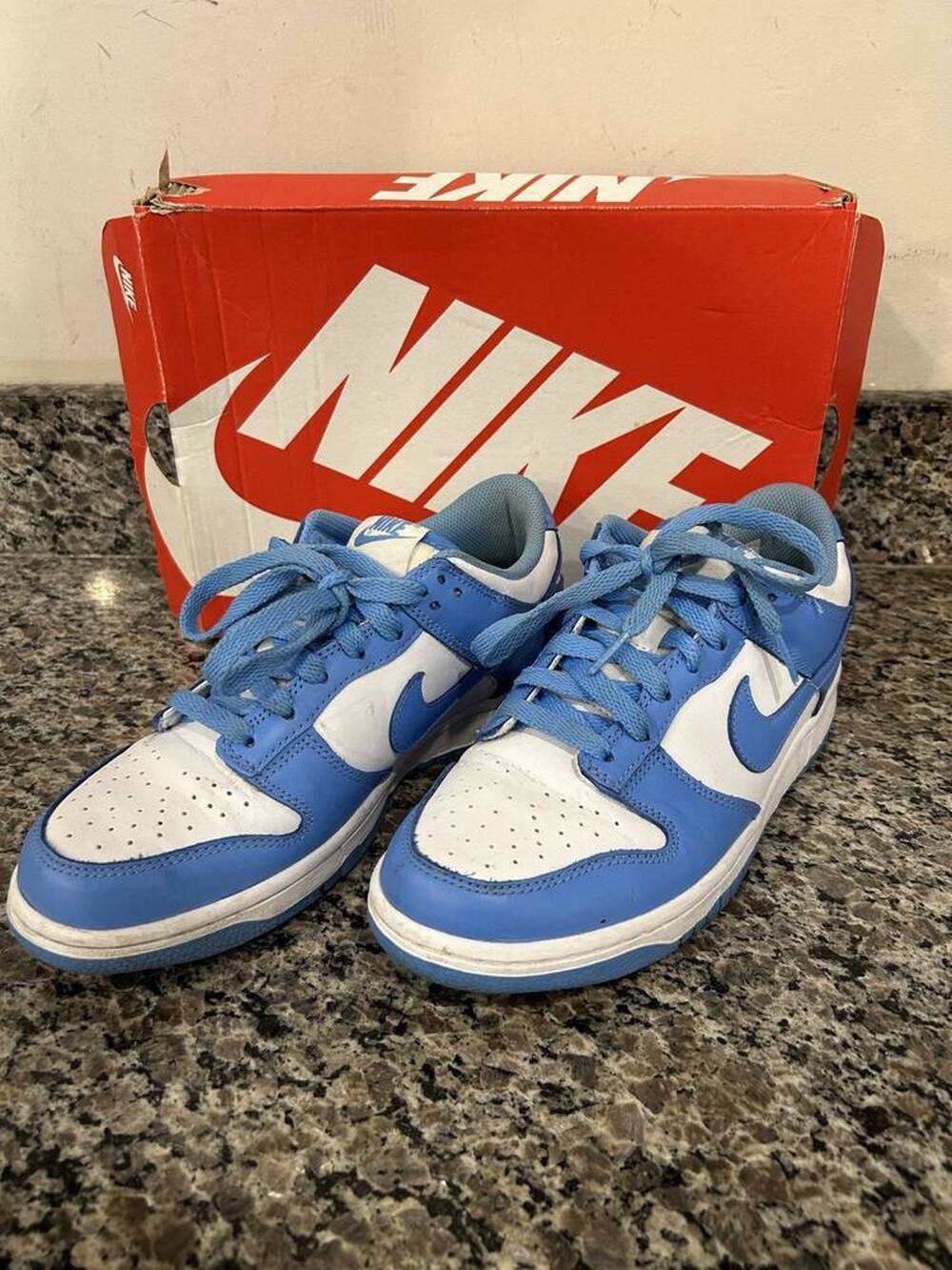 Nike Dunk Low GS "UNC" University Blue Youth Size 7 SPB-SAL (334907)